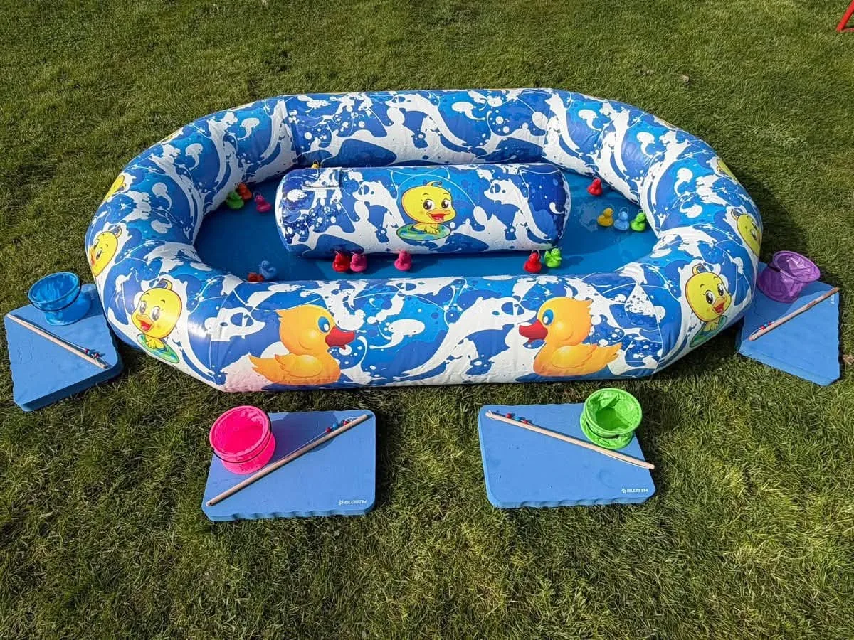 Pêche aux canards installée dans un jardin
